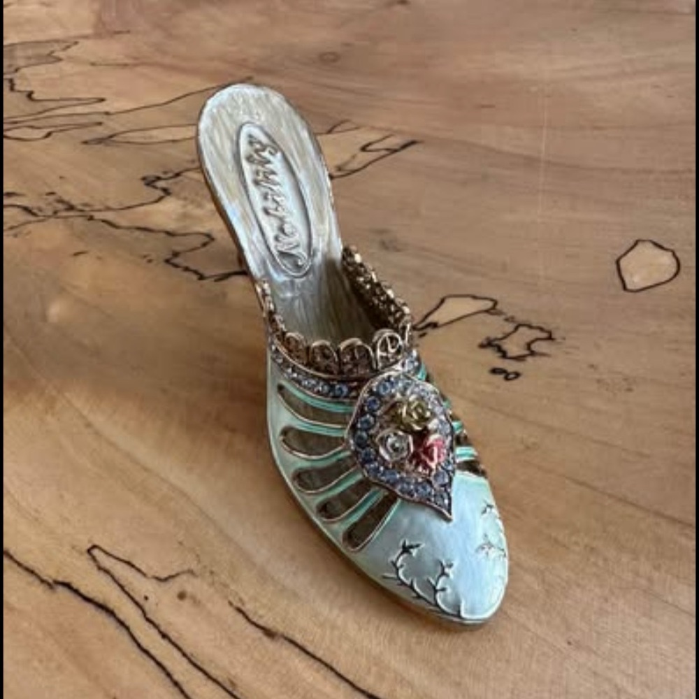 Elegant Shoe Ring Holder